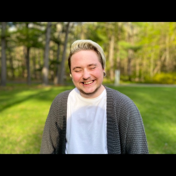 Meet your Posher, Kasey - Picture 1 of 1